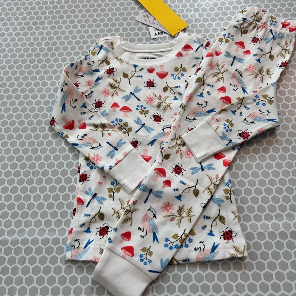 NWT Old Navy White Kids Two-Piece Pajama Set with Nature Prints          Size 3T